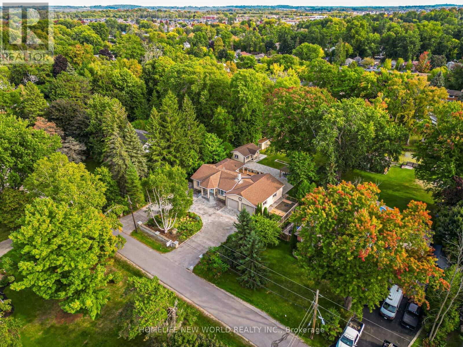 Property Photo: 215 Willow Drive ON L4P 2R9