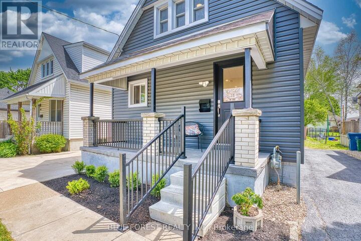 Property Photo:  471 Albert Street  ON N5A 3L3 
