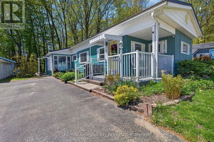 Property Photo:  525 Midland Point Road 28  ON L4R 5G9 