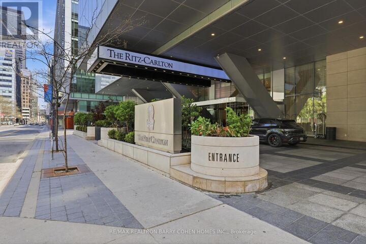 Property Photo:  183 Wellington Street West 4502  ON M5V 0A1 