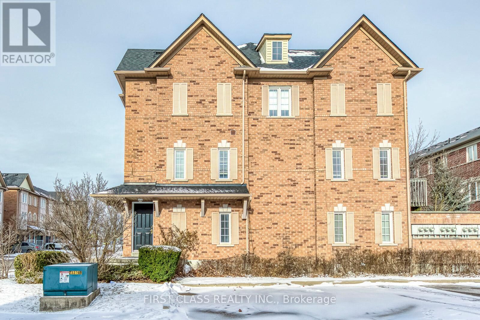 Property Photo:  1128 Dundas Street West 25  ON L5C 1E1 