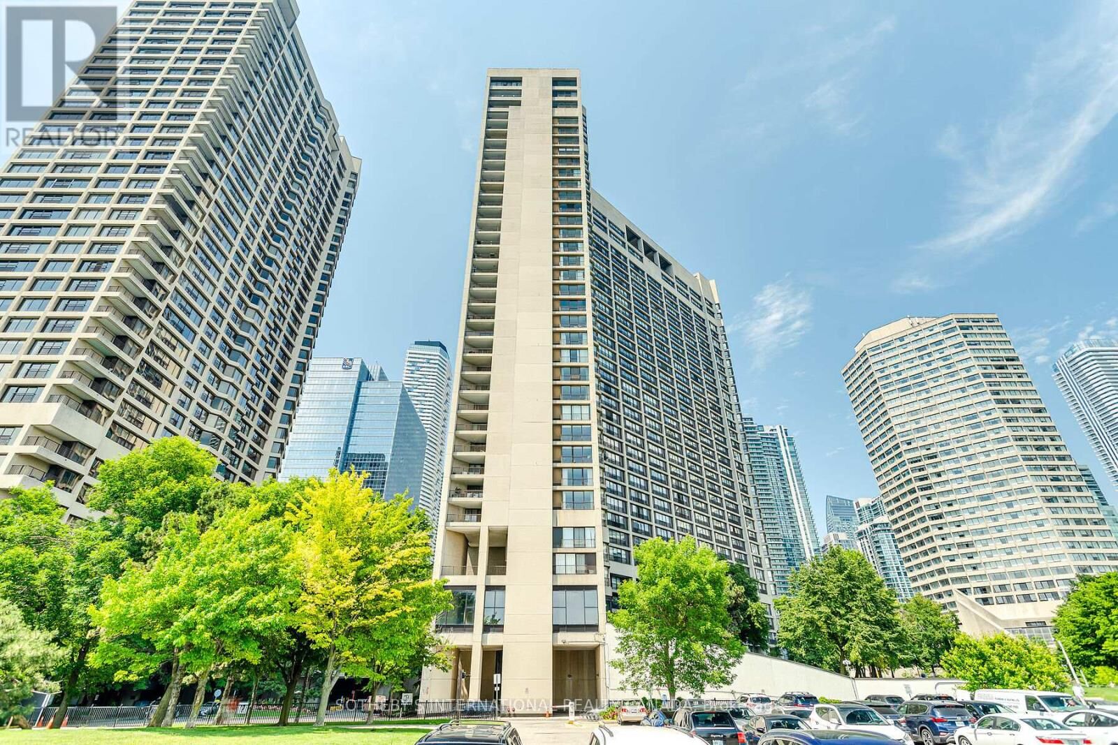 Property Photo: 33 Harbour Square 838 ON M5J 2G2