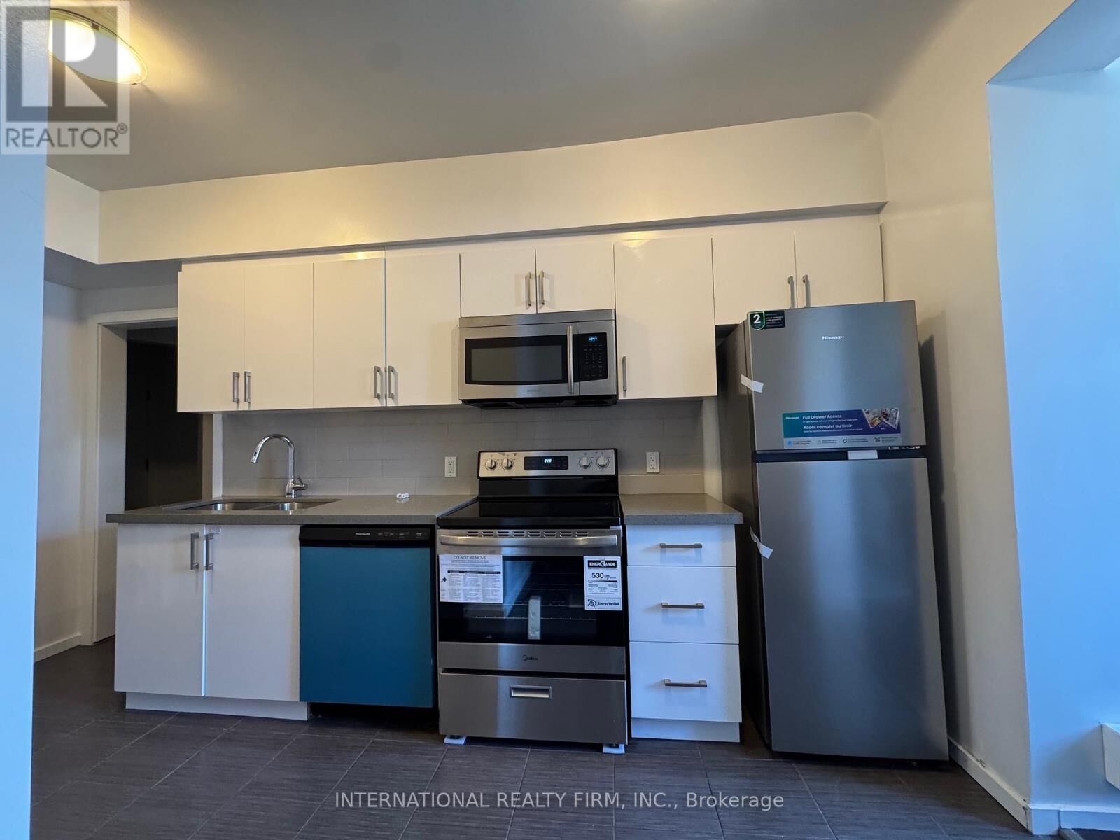 Property Photo:  159 Montrose Avenue 1  ON M6J 2T6 
