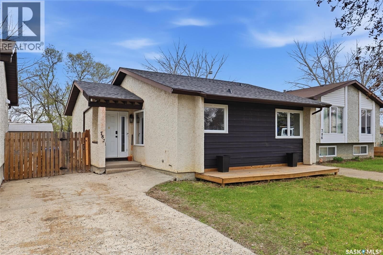 Property Photo:  782 Hayworth Crescent N  SK S4X 1Y1 