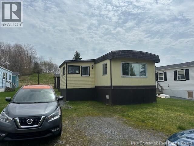Property Photo:  23 Tulip Street  NB E2M 5M3 