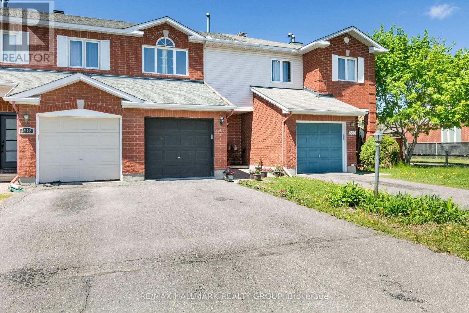 Property Photo:  290 Stoneway Drive  ON K2G 6B8 