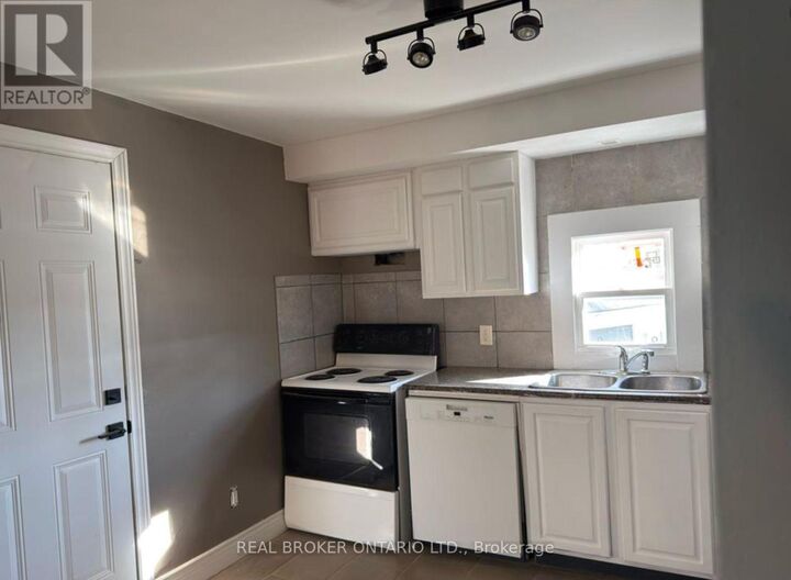 Property Photo:  82 Page Street  ON L2R 4A9 