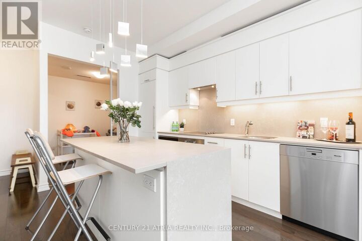 Property Photo:  23 Glebe Road West 519  ON M5P 0A1 