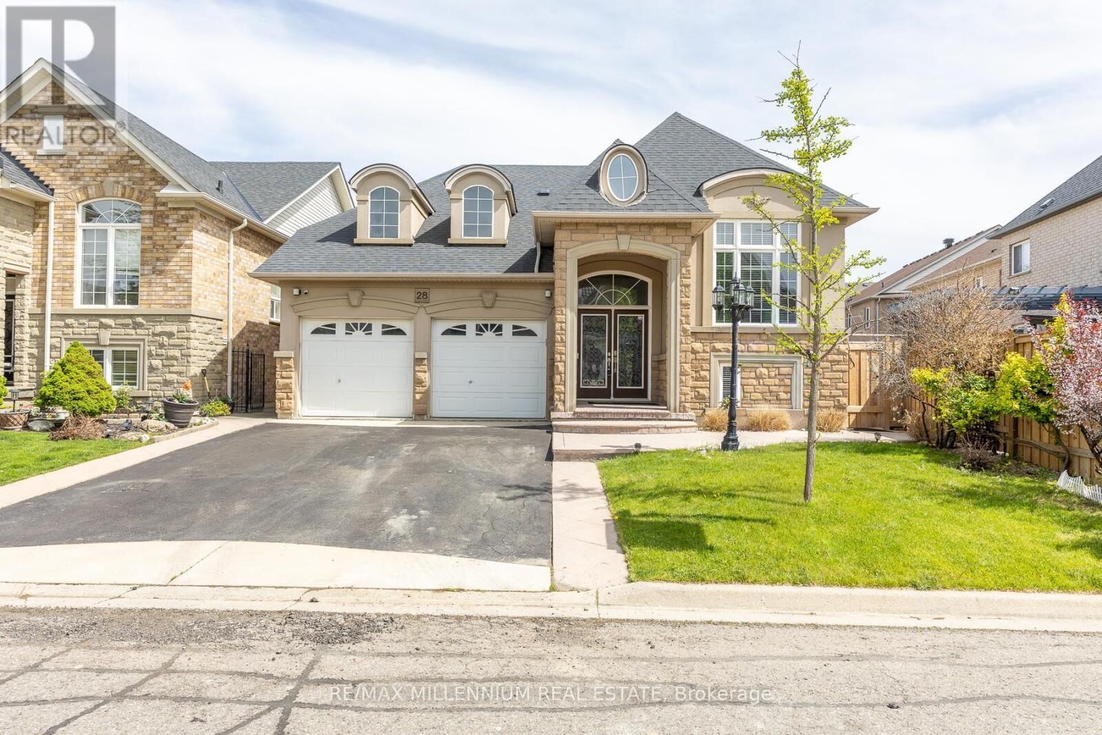 Property Photo:  28 Donherb Crescent  ON L7C 1E4 