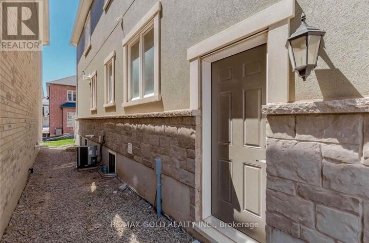 Property Photo:  3352 Vernon Powell Drive  ON L6H 0Y4 