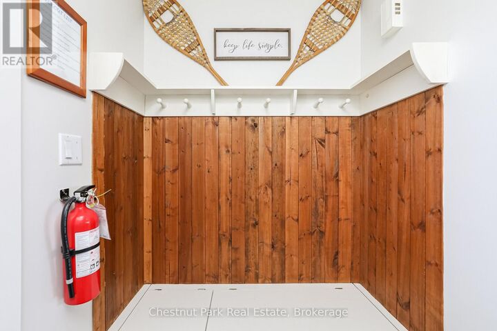 Property Photo:  125 Fairway Court 225  ON L9Y 0P8 