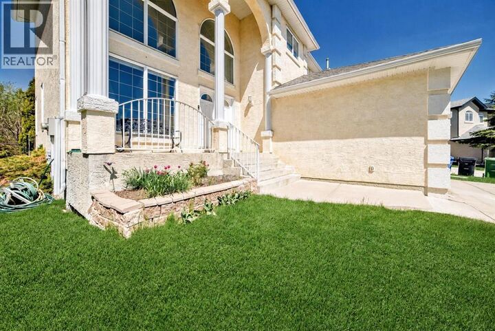 Property Photo:  130 Panorama Hills View Northwest  AB T3K 5B8 