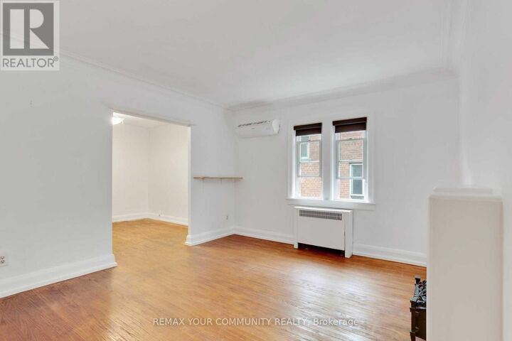 Property Photo: 864 Millwood Road North 2nd Floor ON M4G 1W6