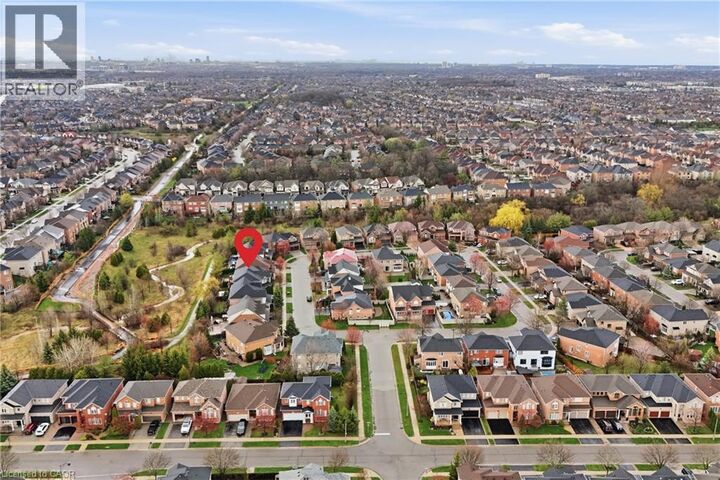 Property Photo: 2295 Glazebrook Circle ON L6M 5B5
