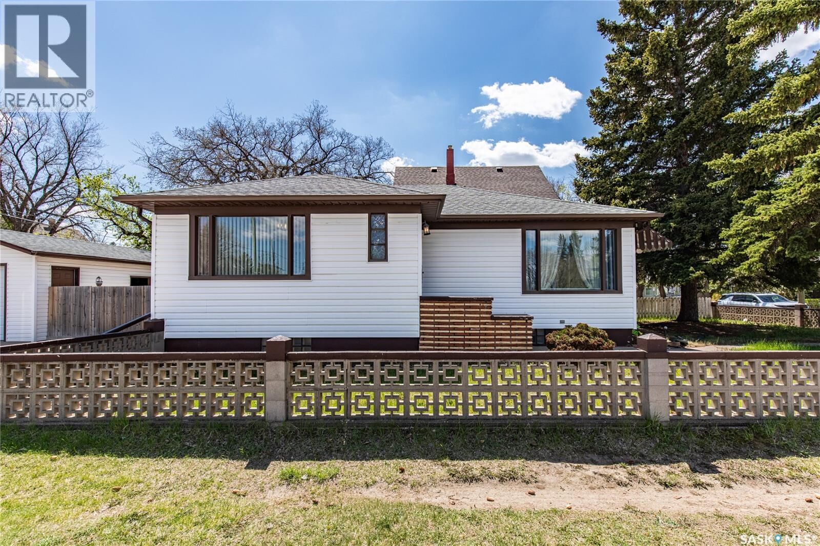 Property Photo:  1171 Henleaze Avenue  SK S6H 3V8 