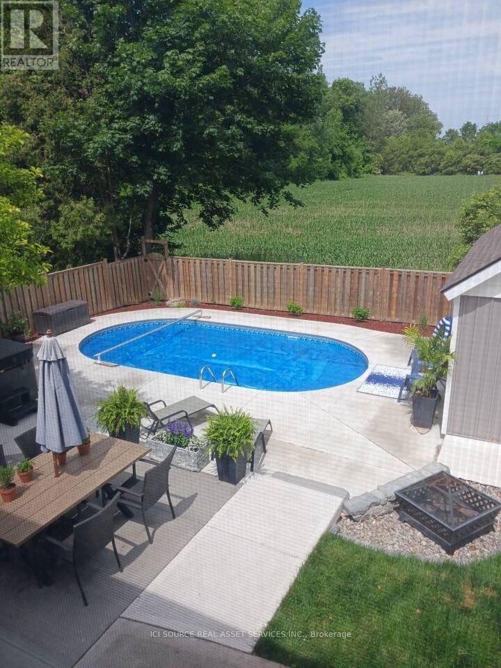 Property Photo:  112 Thornhill Crescent  ON N7L 4M3 