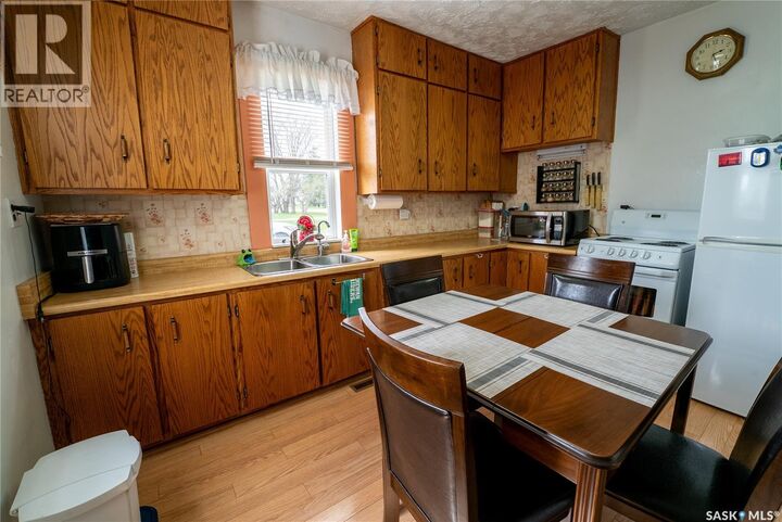 Property Photo:  300 Carson Street  SK S0K 1K0 