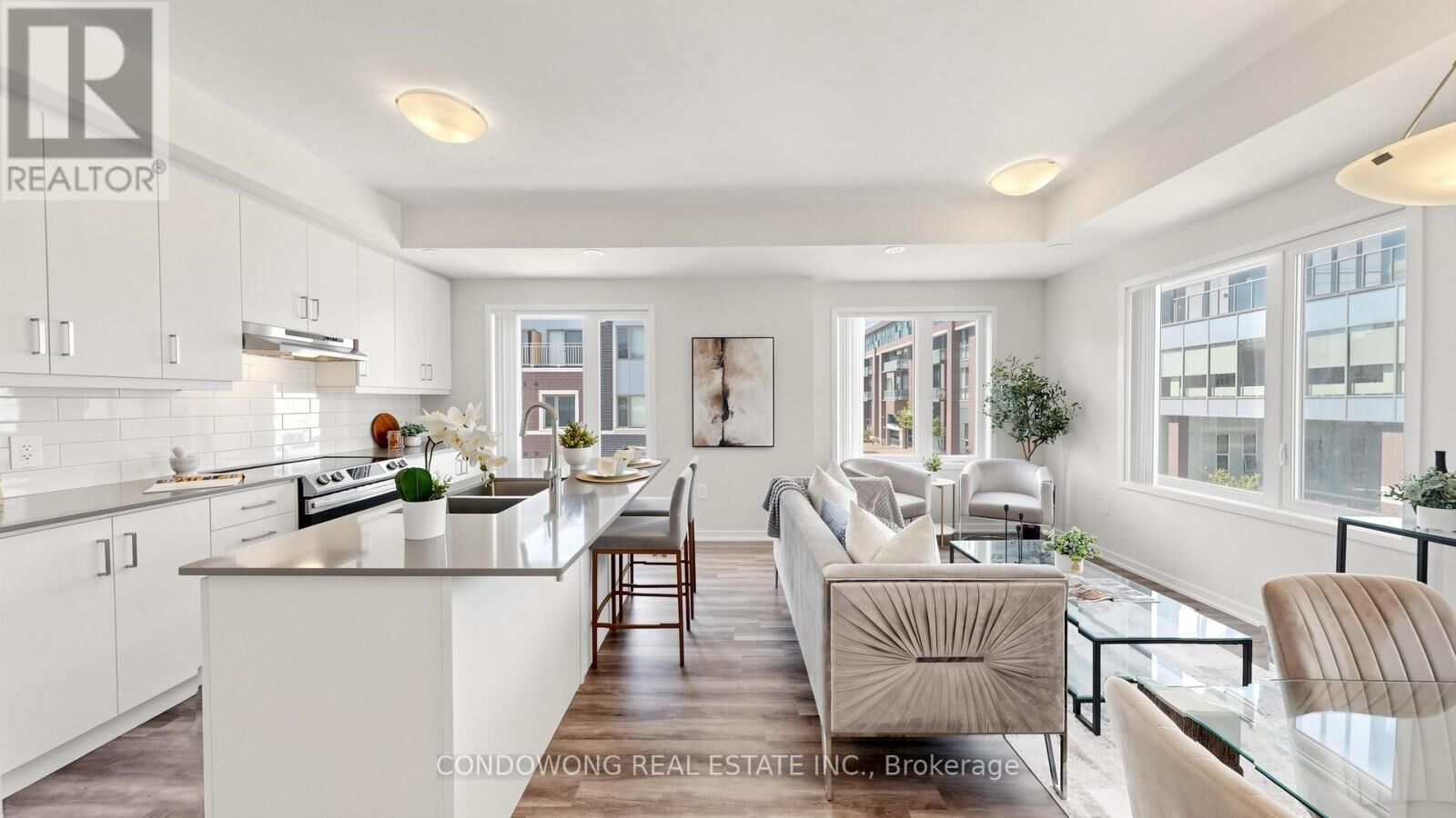 Property Photo:  31 Honeycrisp Crescent 49  ON L4K 0N6 