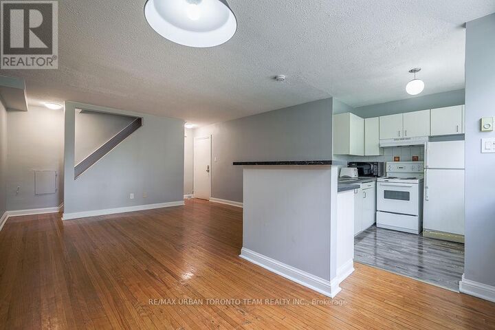 Property Photo:  1346 Queen Street East 1  ON M4L 1C5 