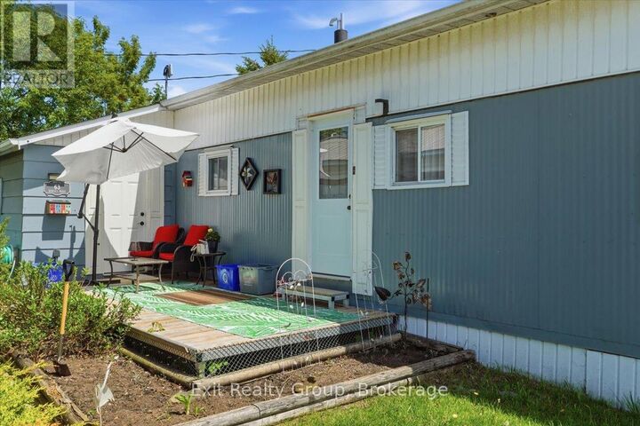 Property Photo: 63 Whites Road 63 ON K8V 5P5