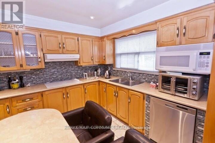 Property Photo:  8 Stanwood Crescent  ON M9M 1Z9 