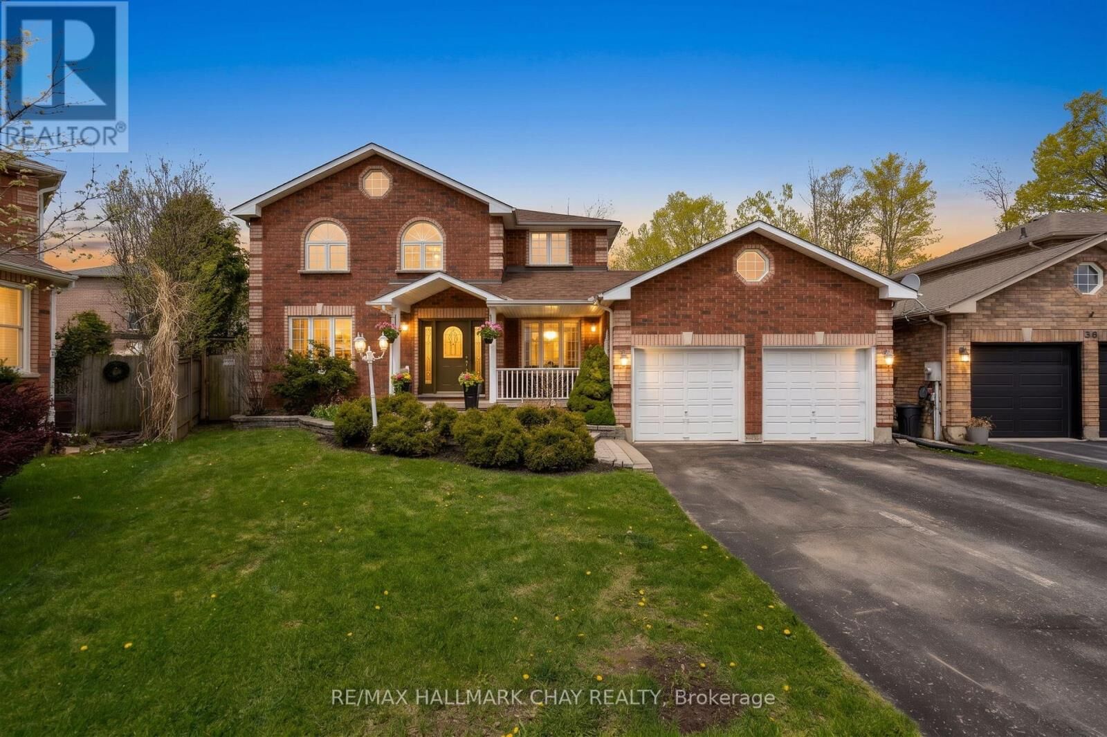 Property Photo:  34 Crompton Drive  ON L4M 6N1 