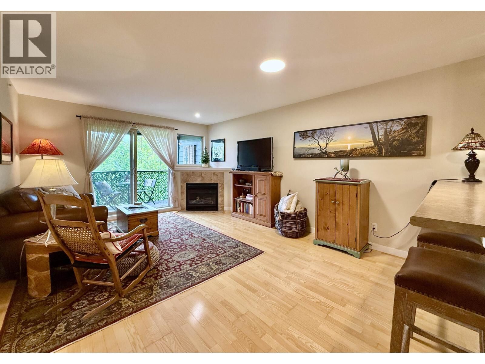 Property Photo:  5631 Inlet Avenue 404  BC V7Z 0J1 