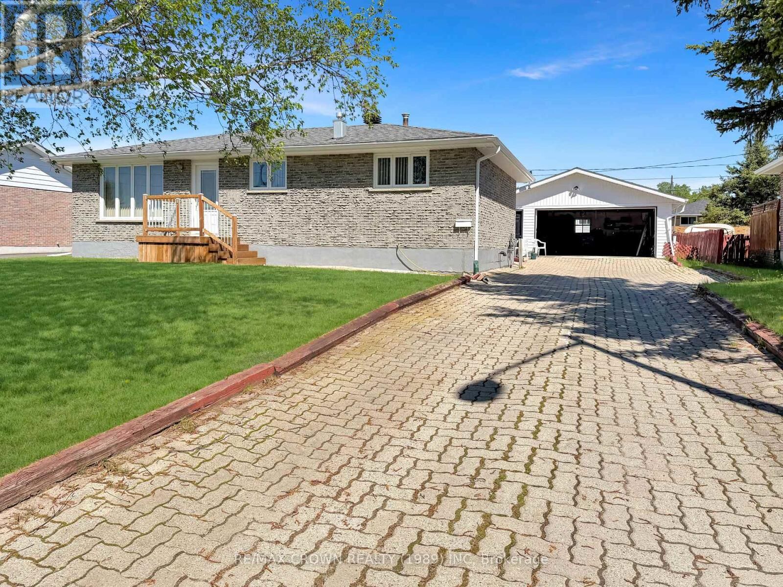 Property Photo:  21 Clark Street  ON P5N 1L3 