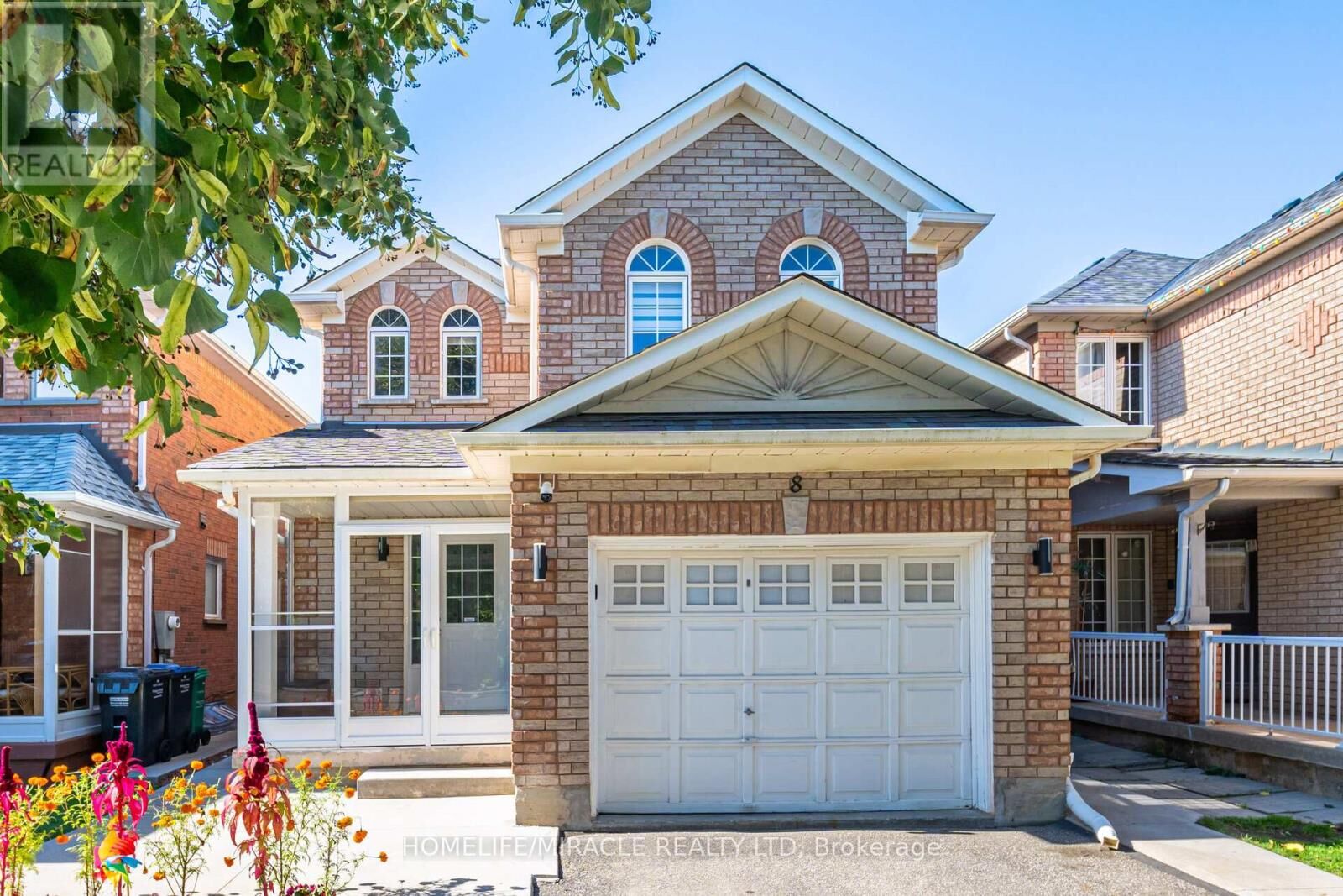 Property Photo:  8 Twin Pines Crescent  ON L7A 1M5 