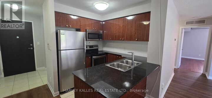 Property Photo:  5793 Yonge Street 505  ON M2M 0A9 