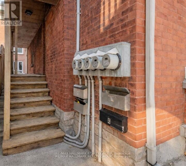 Property Photo:  121 Osgoode Street  ON K1N 6S5 
