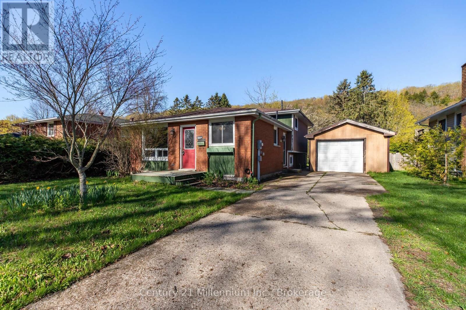 Property Photo: 240 5th A Avenue West ON N4K 6G4