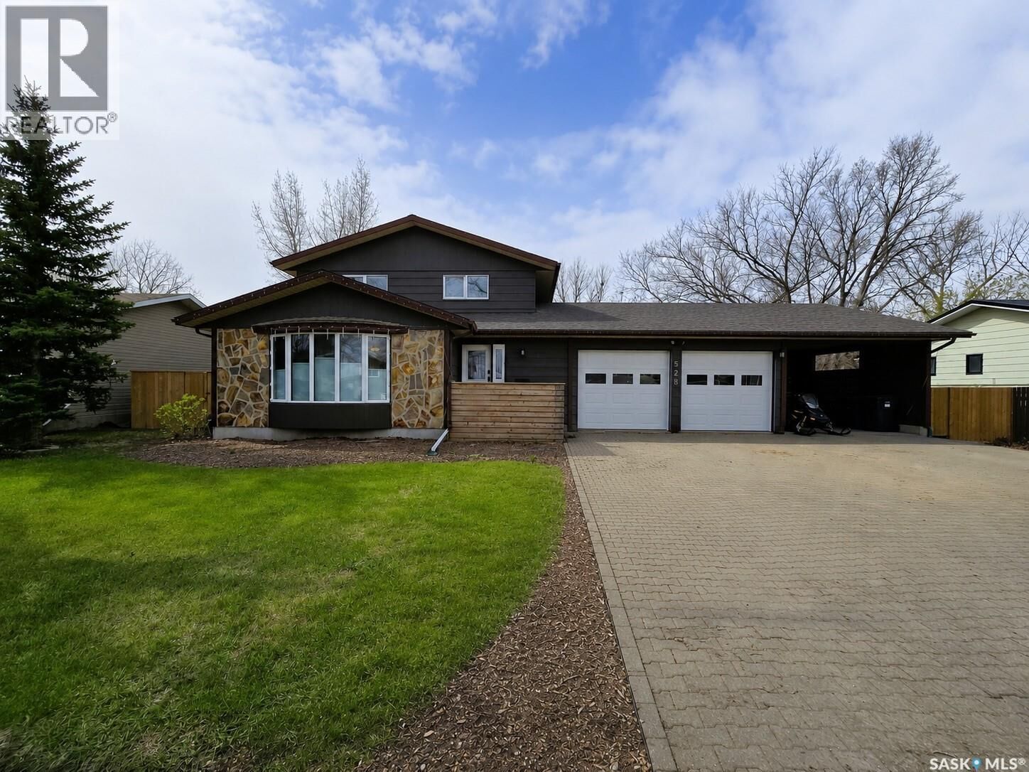 Property Photo: 528 Dieppe Drive SK S4H 2Y2