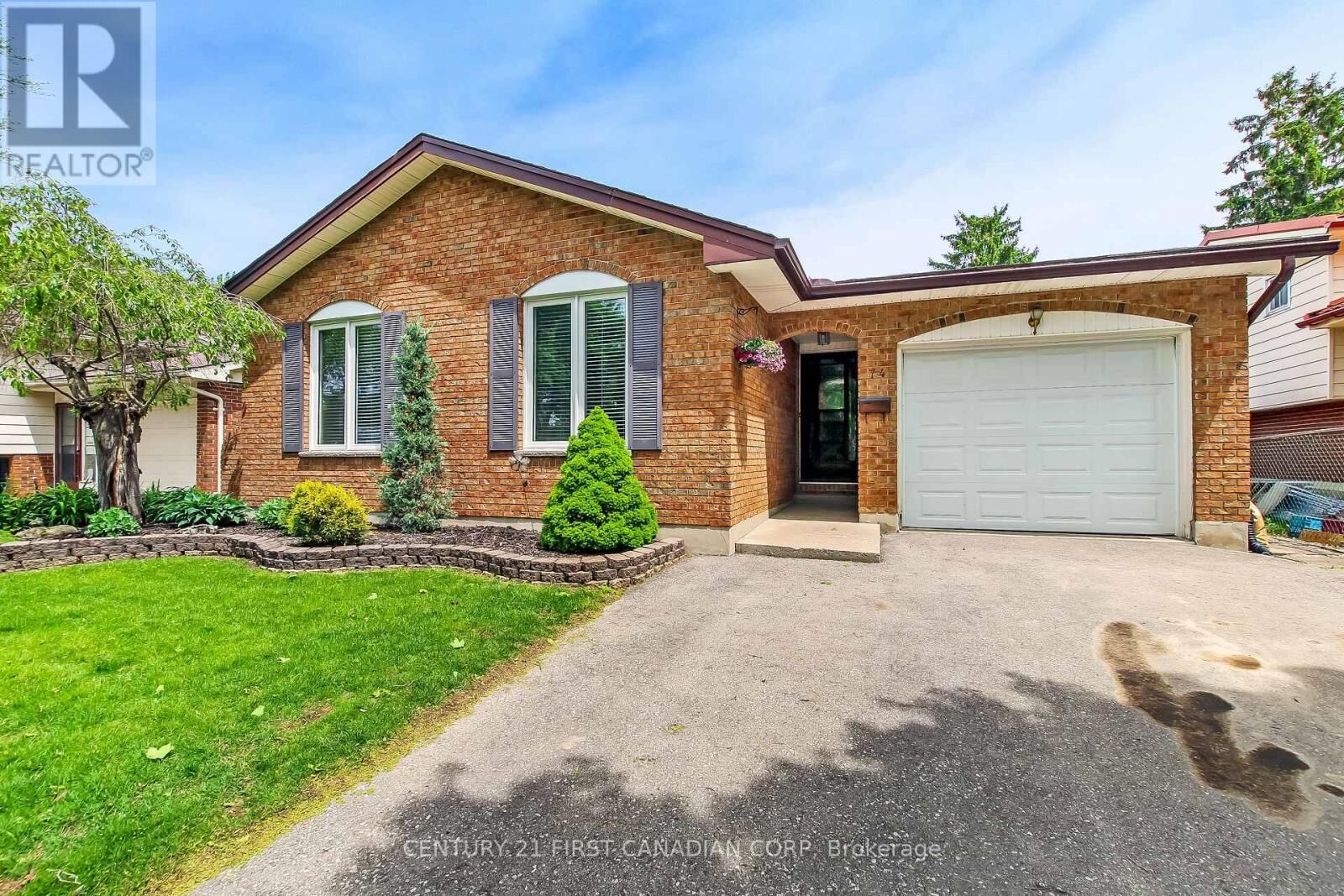 Property Photo: 74 Winding Way Crescent ON N6G 3G2