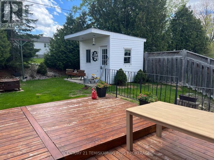 Photo de la propriété: 562 Bolger Avenue ON P0J 1P0