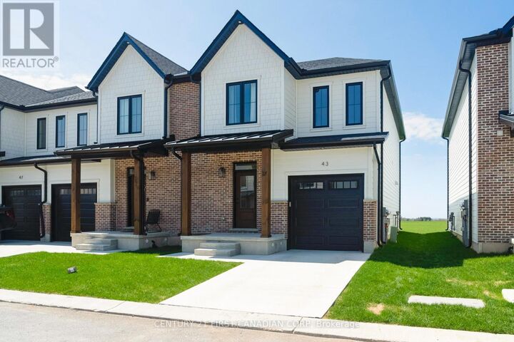 Property Photo:  147-24(32) Scotts Drive  ON N0M 2J0 