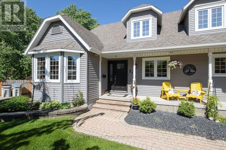 Property Photo: 25 Heritage Court ON N7G 3Y5