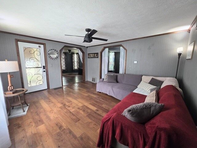 Property Photo:  919 E Johnson Street  IL 61727 