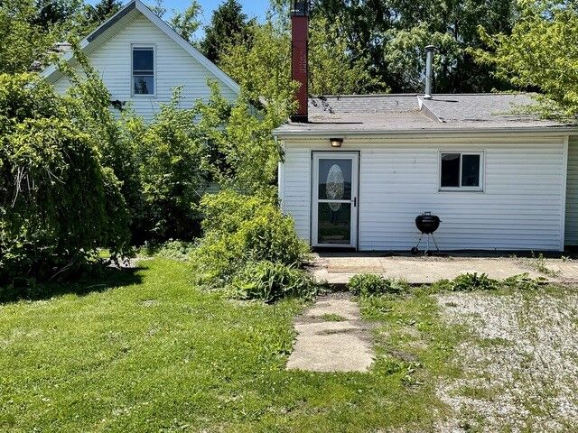 Property Photo: 14681 Toad Hill Road IL 61777