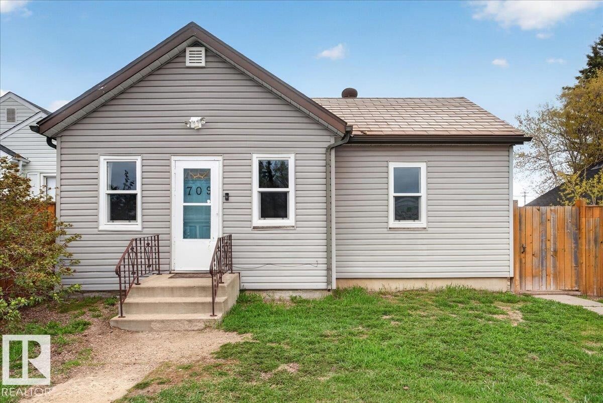 Property Photo:  709 1 Street  AB T0A 3J0 