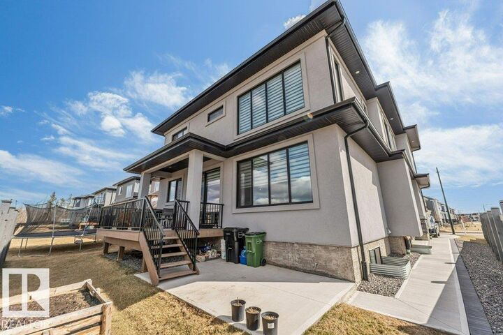 Property Photo: 424 33 Avenue NW AB T6T 2S8