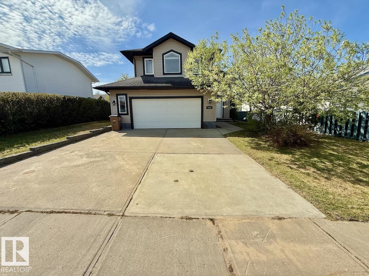 Property Photo:  4503 Spruce Avenue  AB T0A 0M0 