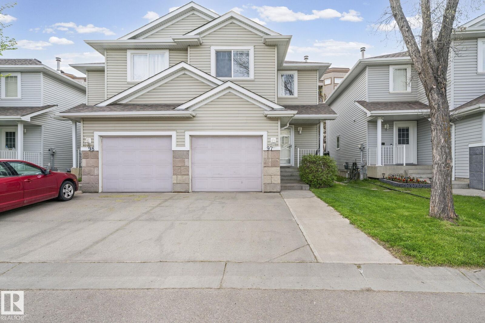 Property Photo: 2021 Grantham Court NW 97 AB T5T 6V7
