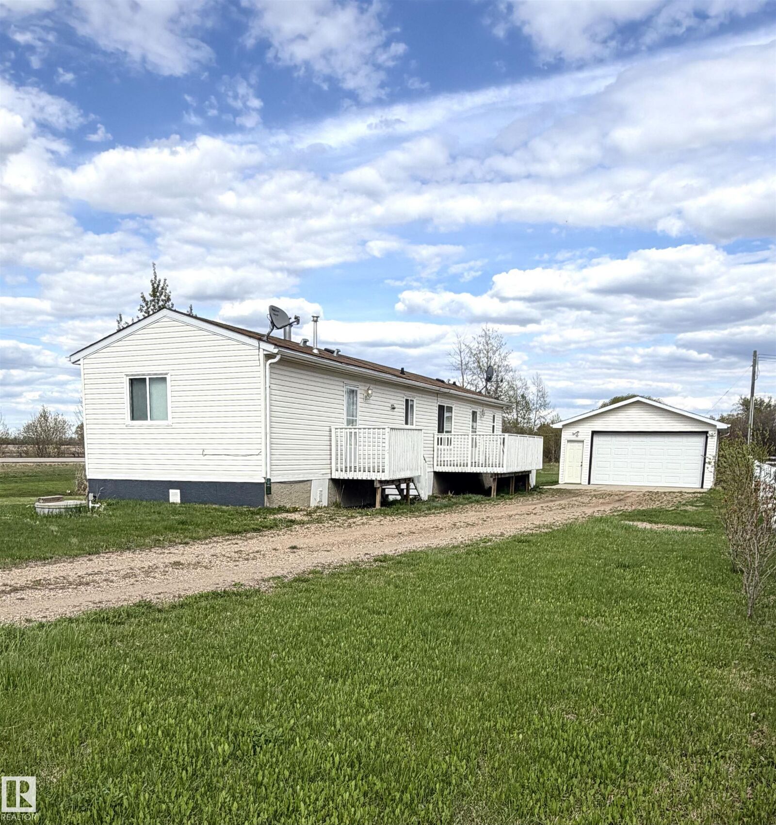 Property Photo:  5031 52 Street  AB T0G 2J0 