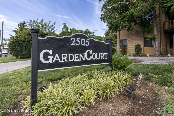 Property Photo: 2505 Brownsboro Rd Apt B5 KY 40206
