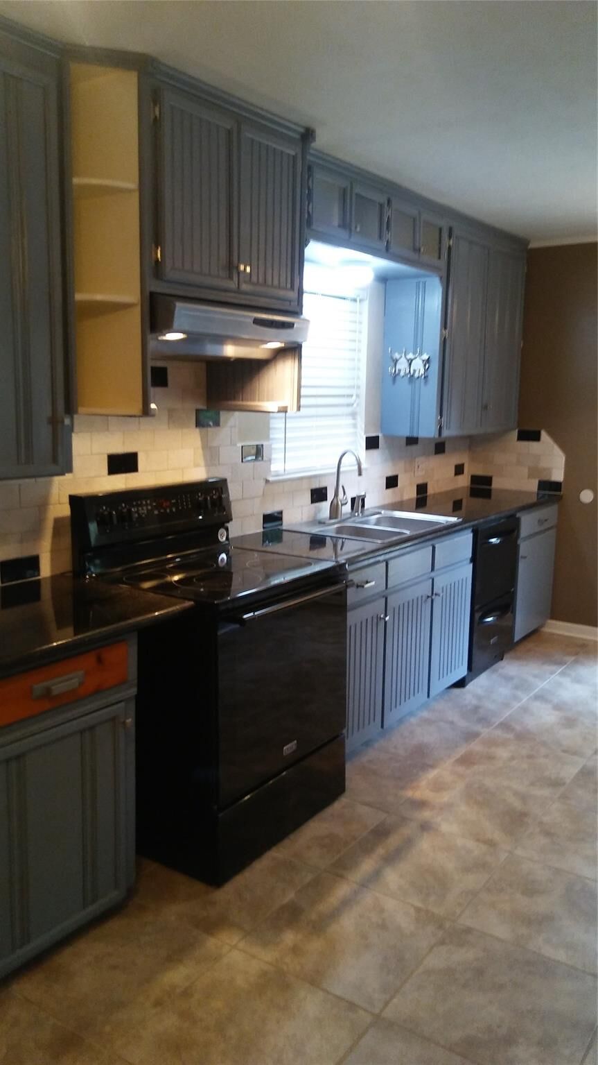 Property Photo: 8106 Lorrie Drive TX 77025