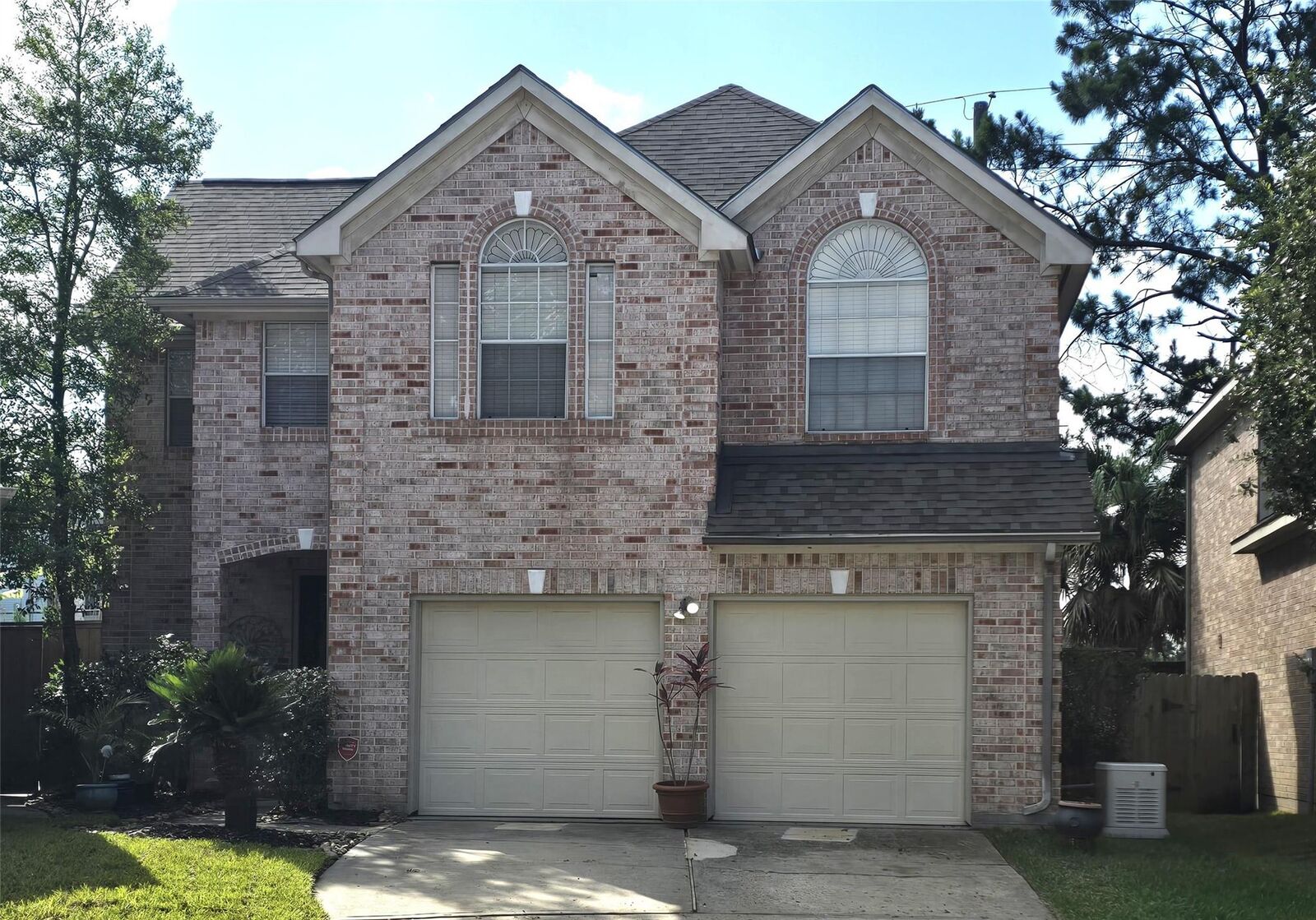 Property Photo: 18302 Rittenhouse Park Court TX 77379
