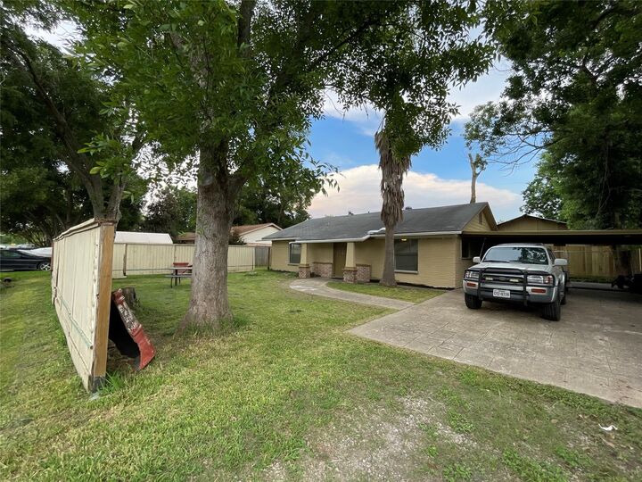 Property Photo:  4803 Geraldine Street  TX 77586 