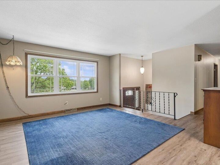 Property Photo:  604 Colgrove Drive  IA 52142 