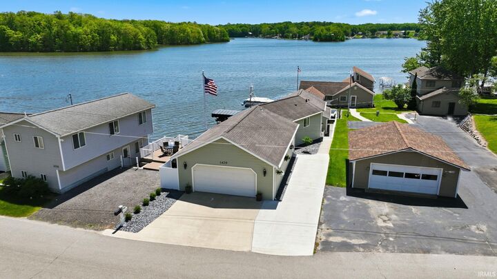 Property Photo:  1420 N Shore Drive  IN 46784-9611 